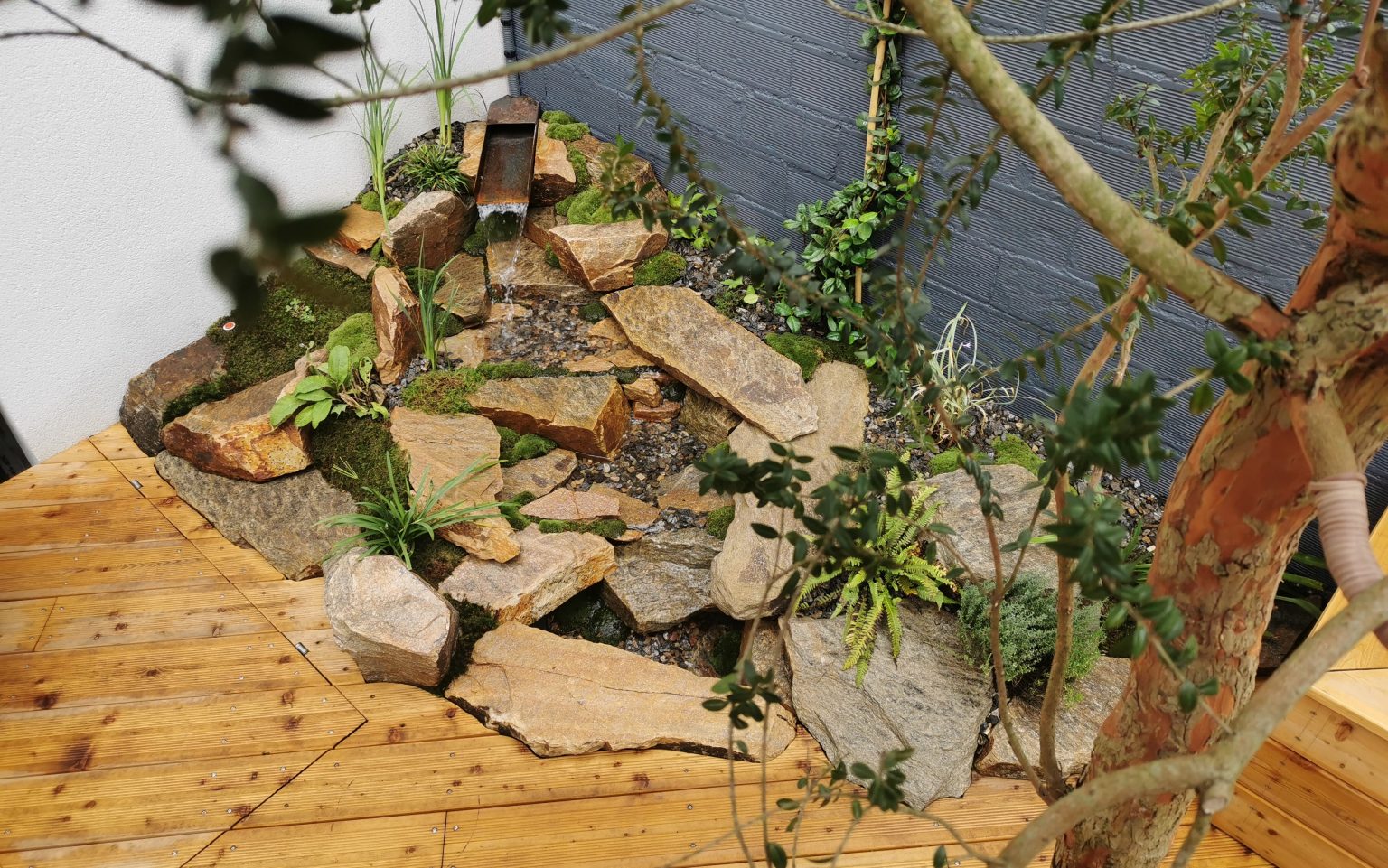 Rocaille et massif alpin créés par O’Jardin des Pensées