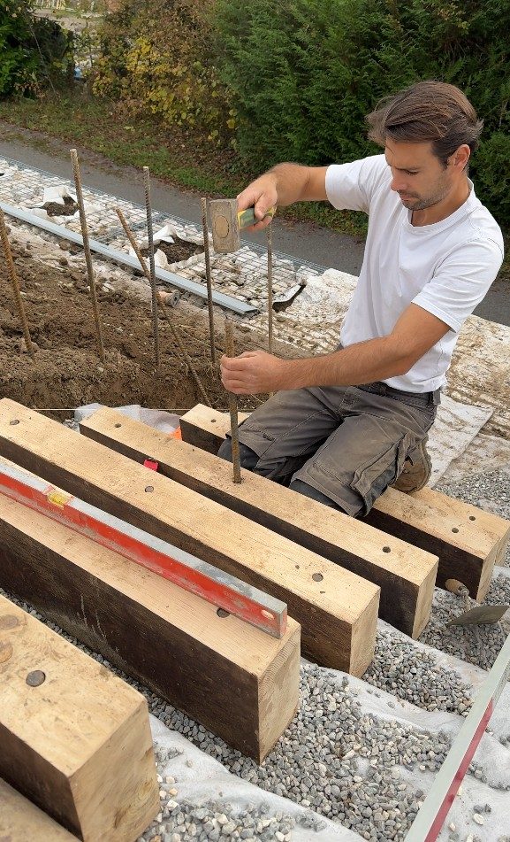 Positionnement des marches en traverses de chêne à Groisy