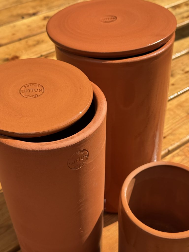 Ollas en tube de la poterie Lutton sur le chantier de Sevrier