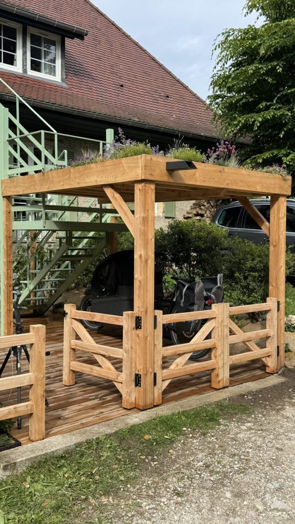 Vue d’ensemble du projet de menuiserie en mélèze à Sevrier