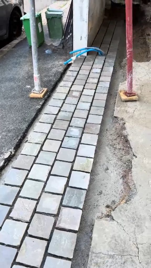 Vidéo : la pose des pavés à Colombes (92)